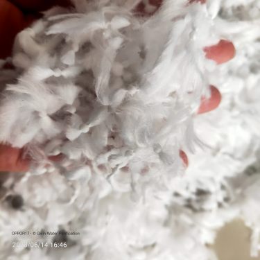 Comet filter material for high-efficiency interception and good hydrophilicity of power plant oilfield wastewater filtration