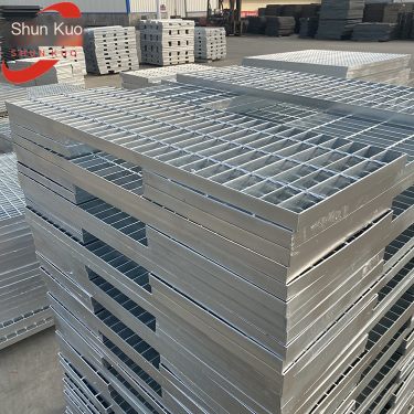 G305 /30 /100W grid style drainage grate for hot-dip galvanized GU steel trench cover plate in landscape park