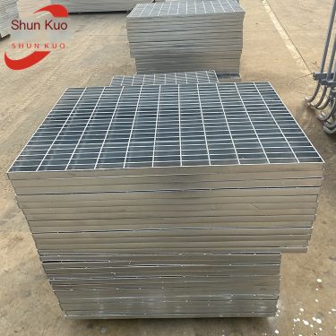 Hot dip galvanized steel grating flat steel mesh sewage tank steel mesh grating cover plate for warehouse sampling tower lifting
